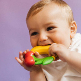 anneau de dentition fruit avec bébé - Oli and Carol